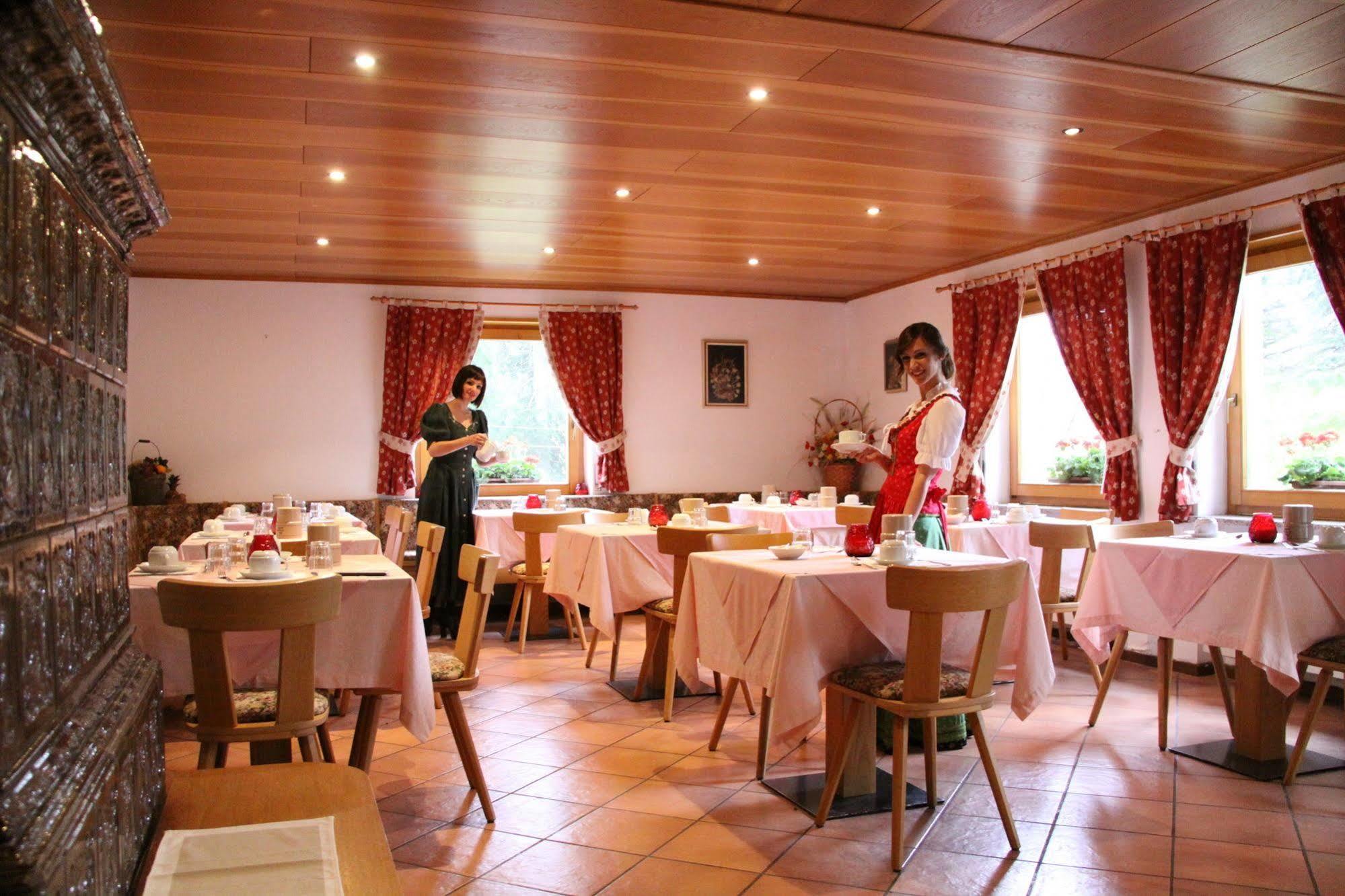 Garni Biancaneve Ruffre-mendola Hotel