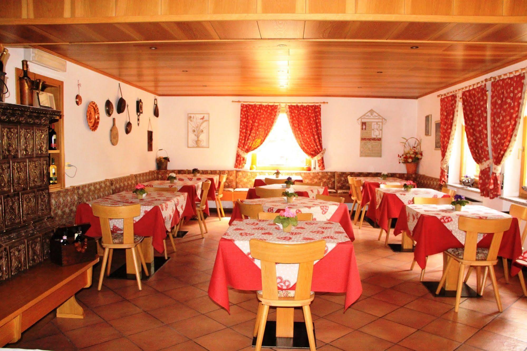 Garni Biancaneve Ruffre-mendola Hotel